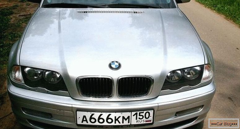 BMW 3-серија во задниот дел на E46 - бројот на ѓаволот на бројот