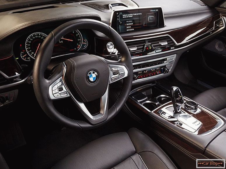 BMW-750li-салон