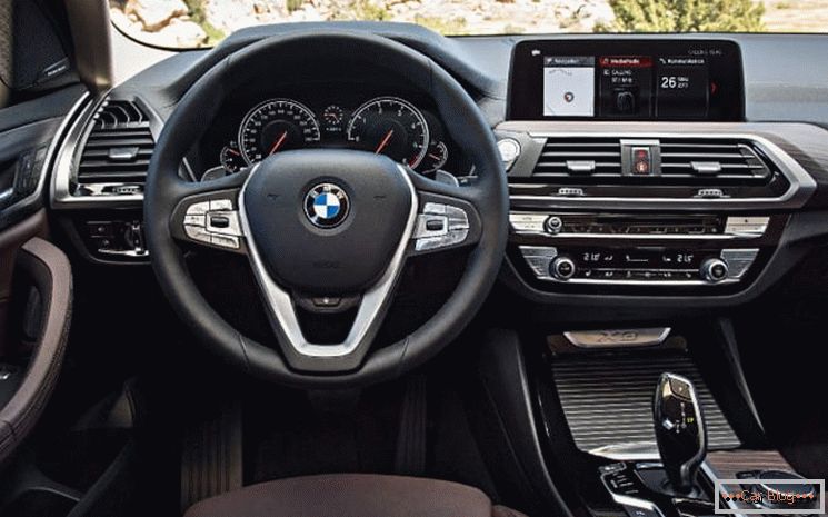 Третата генерација на BMW X3 се покажа повеќе од стариот BMW X5