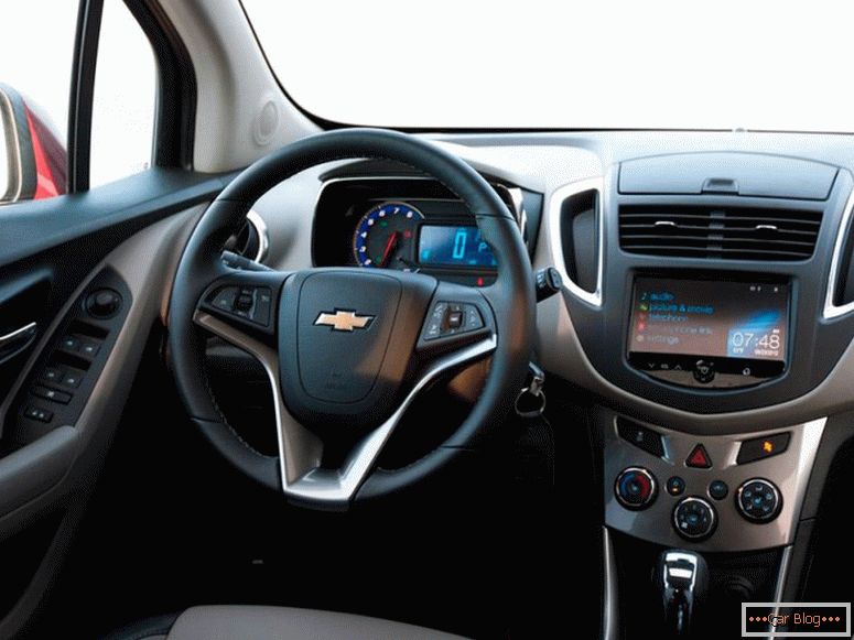 Внатрешен Chevrolet Tracker 2014
