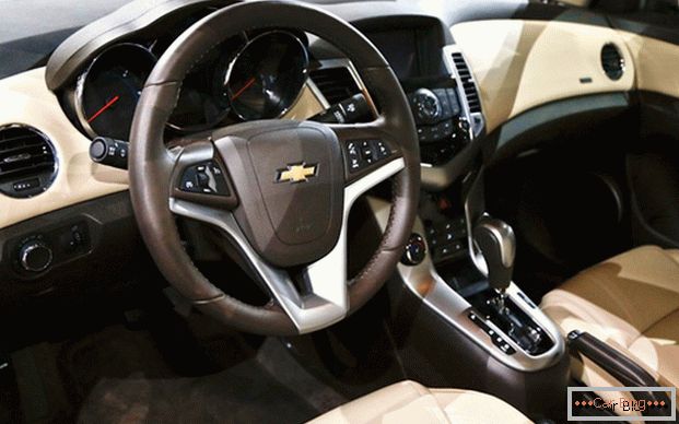 Квалитетот на завршните материјали и одличните можности за прилагодување се карактеристичните особини на салонот Chevrolet Cruze.