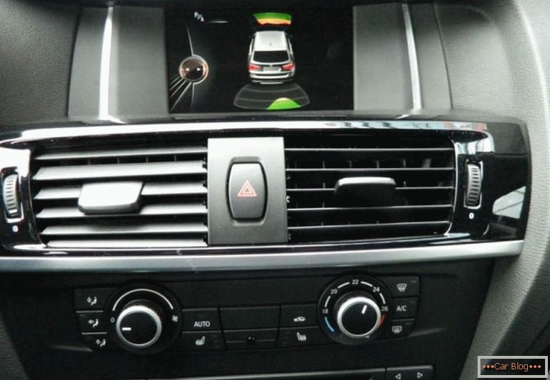BMW X3 со корисна слика
