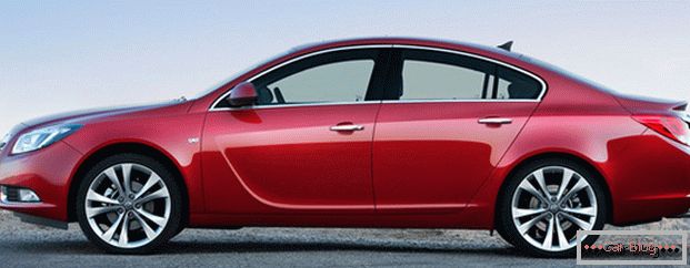 Opel Insignia Car: Преглед на страни