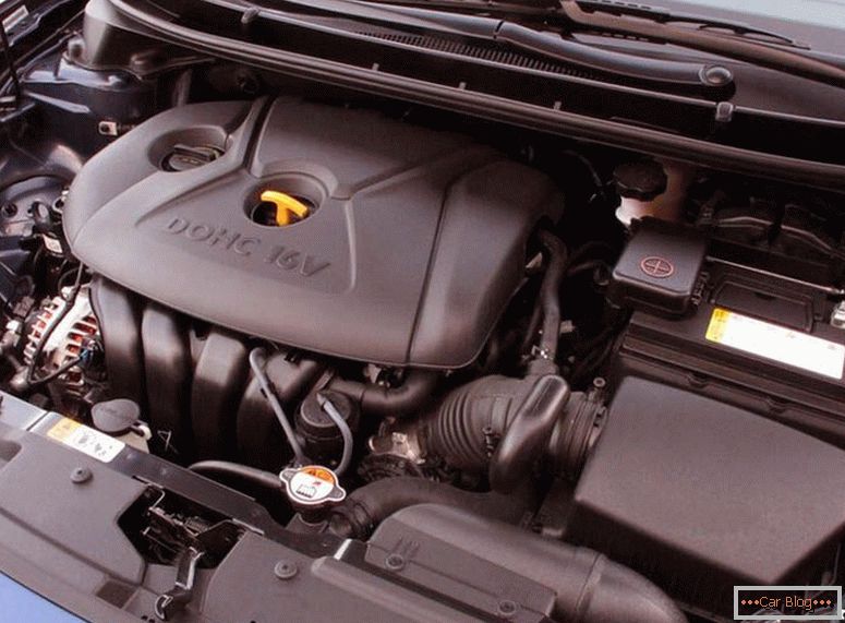 Hyundai Elantra слика двигатель