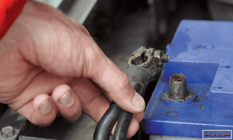 како да се поправи автомобил батерија поправка