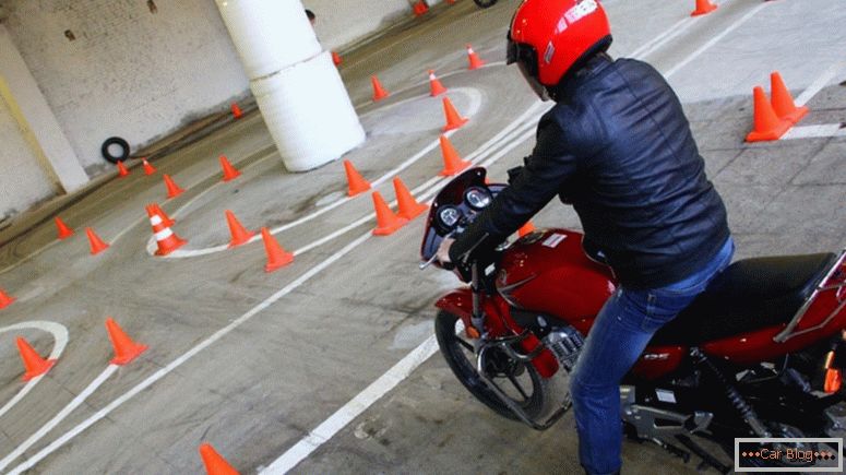 како да добиете лиценца за мотоцикли