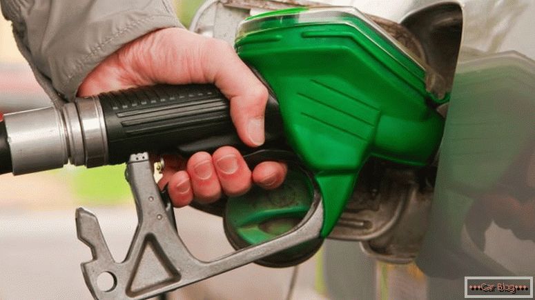Знаејќи ја потрошувачката на гориво, автомобилот може да се полни повторно кога е потребно и колку