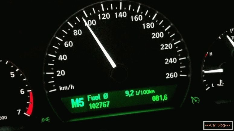 Потрошувачка на бензин на 100 км - главен показател за ефикасноста на автомобилот
