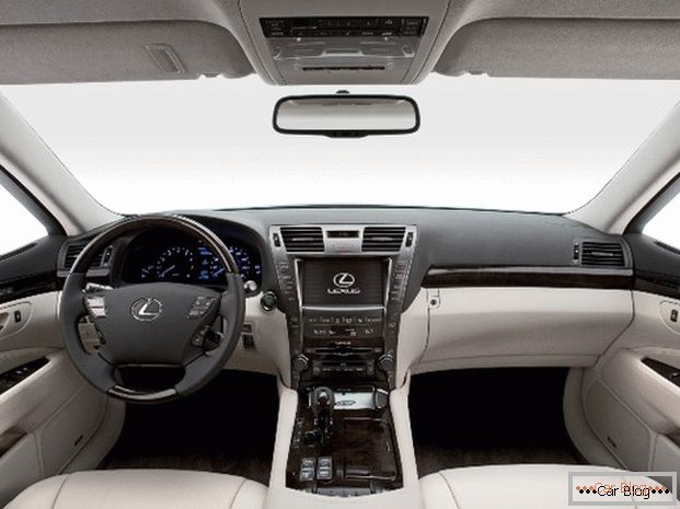 Внатрешни Lexus LS и неговата акустика