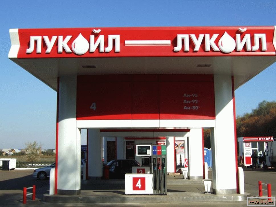 Лукоил бензинска пумпа на Русија