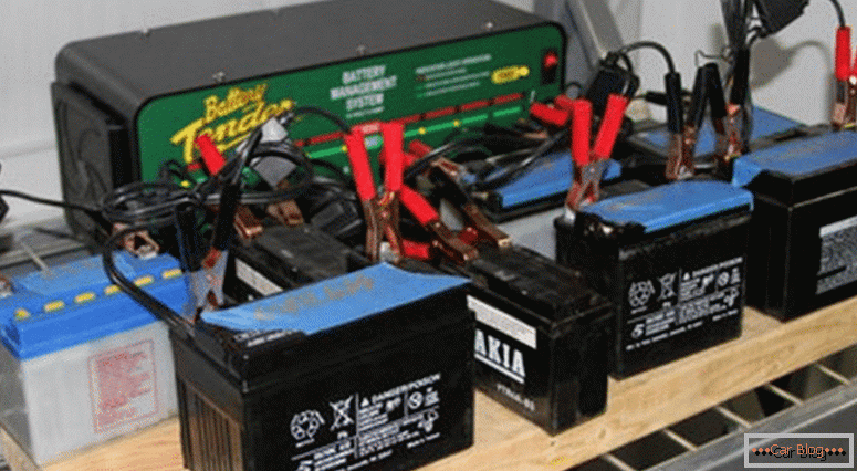 Што може да биде полнење напон на автомобил батерија