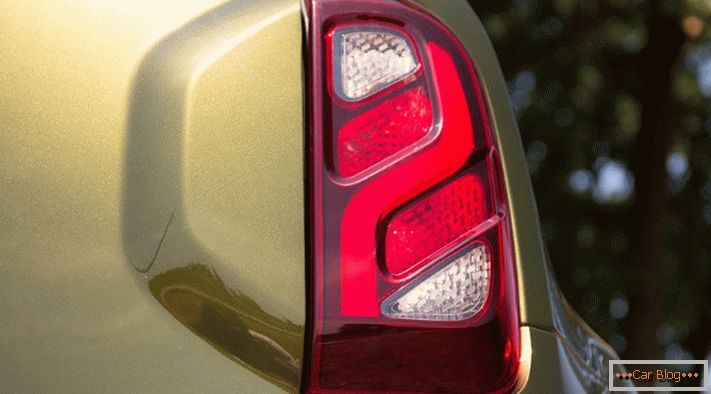 Задни светла Renault Duster