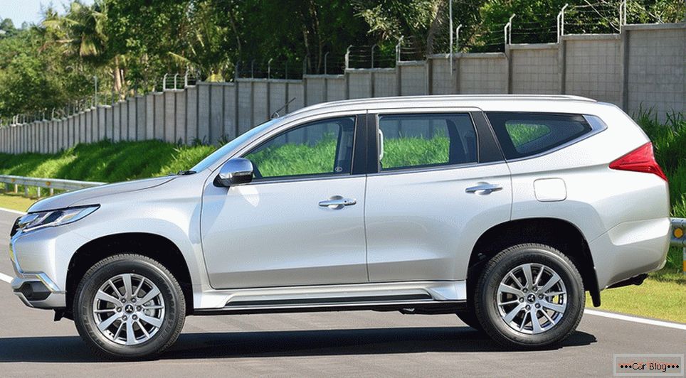 О том, когда Нов Mitsubishi Pajero Sport приедет в Россию, японцы скажут в декабре