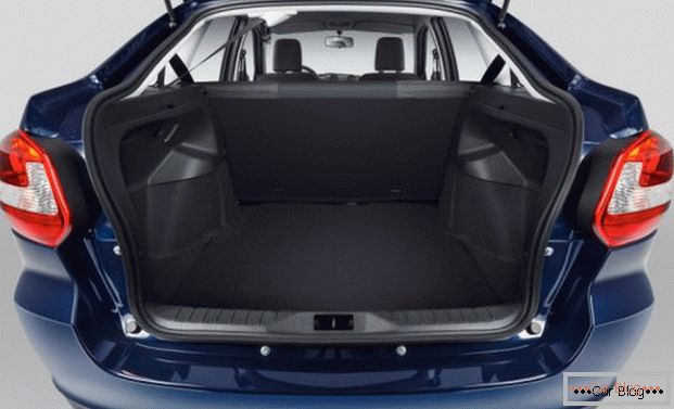 Lada Grants Liftback багажникот капацитет