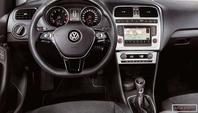 Менување на внатрешноста и внатрешноста на автомобилот Volkswagen Polo