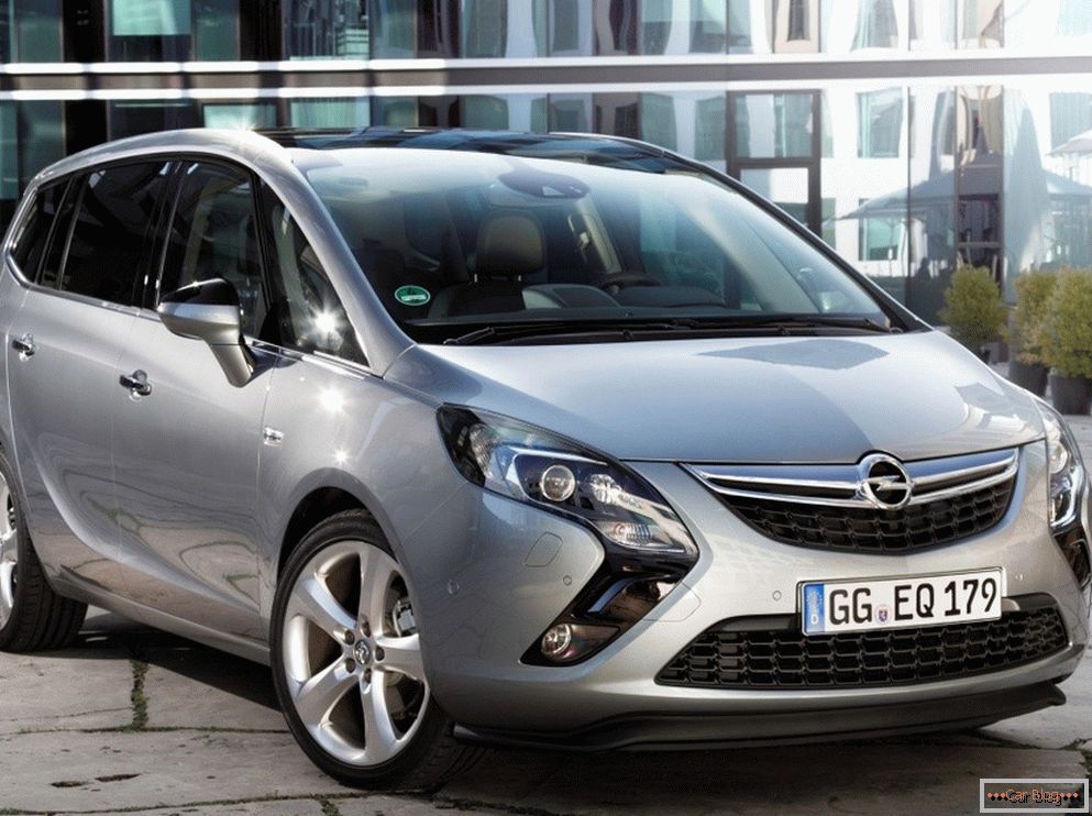 По рестартирањето, Opel Zafira ја изгуби својата индивидуалност на дизајнот.
