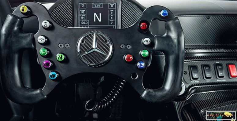 Возење на Mercedes-AMG GT4