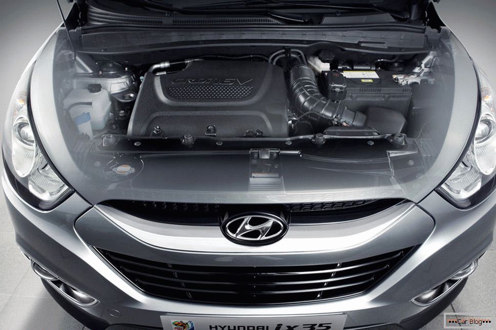 Моторот на автомобилот Hyundai ix35