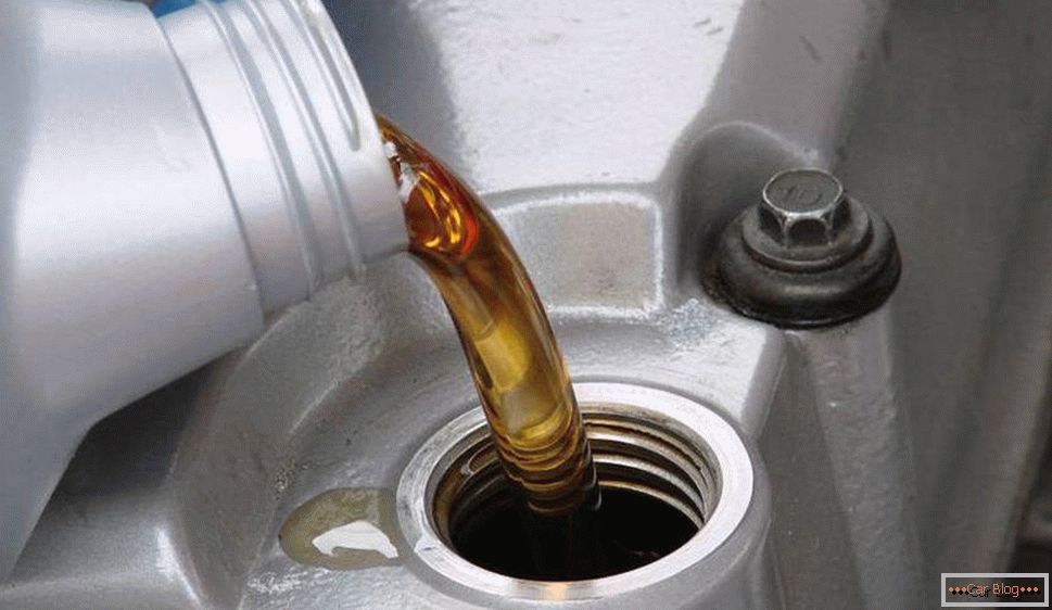 Како да го изберете маслото за испирање за моторот