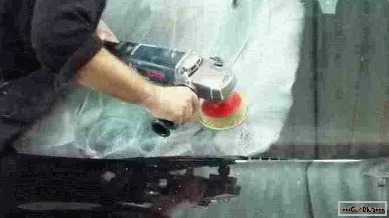 Автоматско стакло за полирање со брусилки и специјални паста