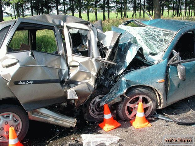 Автомобилски несреќи предизвикуваат многу смртни случаи