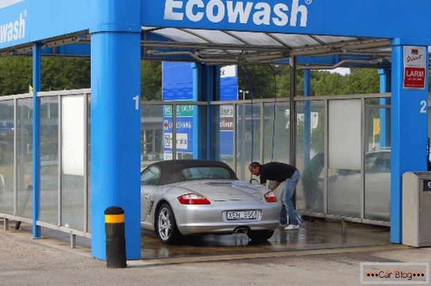 Автоматско миење на колата во автоперален миење садови