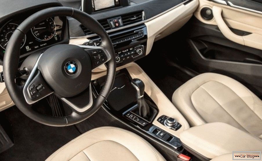 Седан BMW X1