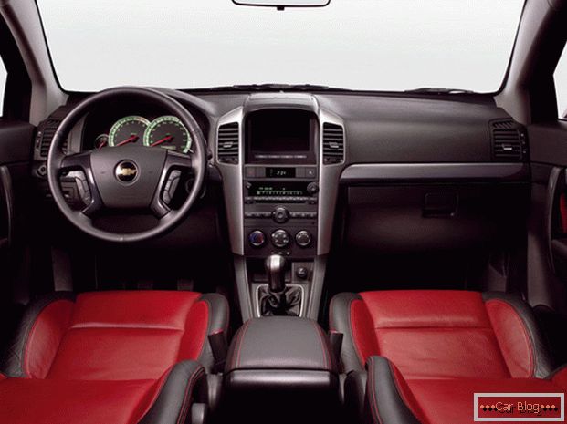 Во автомобилот Chevrolet Captiva се потпираше на практичноста на користење на контролите