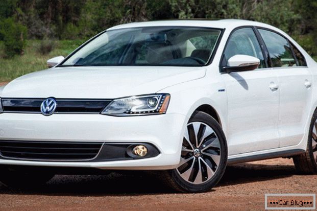 Изглед автомобиля Volkswagen Jetta говорит о том, что перед нами настоящий «немец»