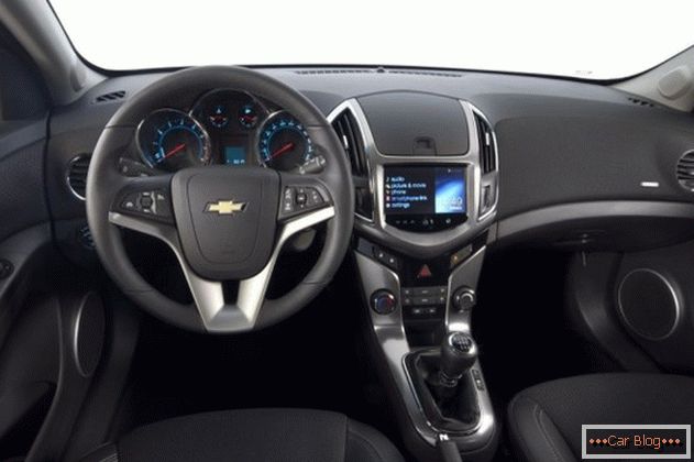 Внатрешноста на Chevrolet Cruze е позната по својата удобност и сигурност
