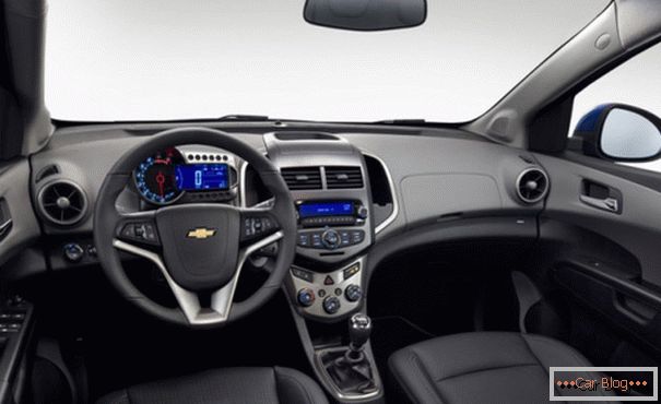 Во кабината Chevrolet Aveo реализованы многие дизайнерские решения