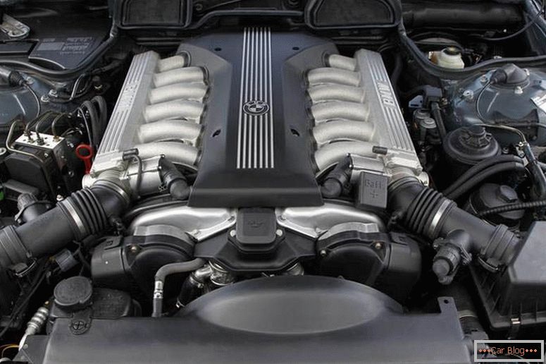 Користен мотор на BMW 7 E38