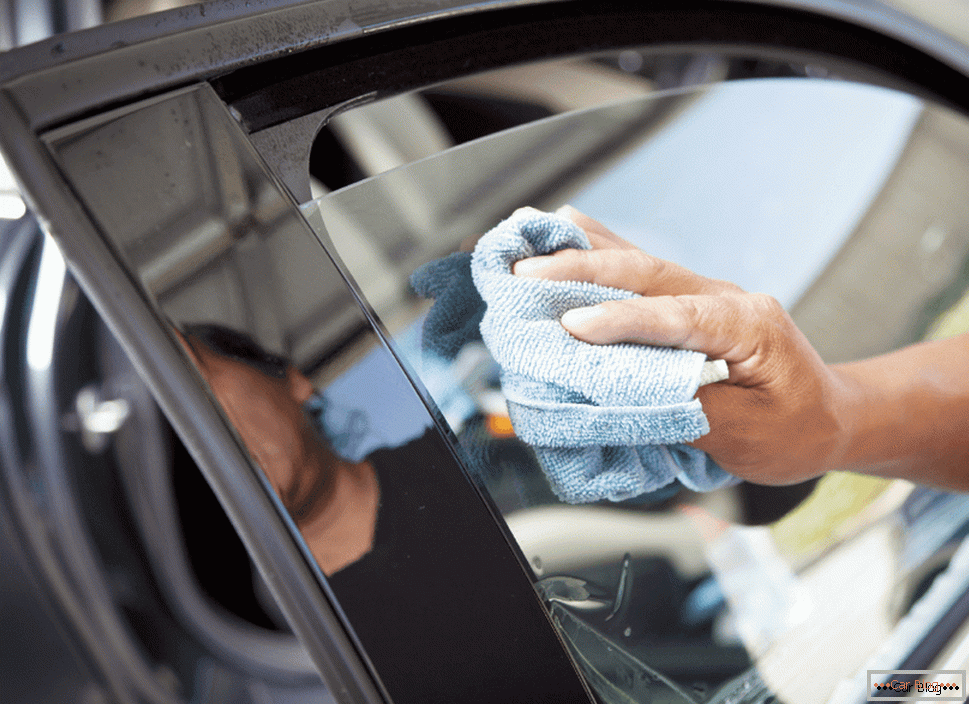 Инсталирање на нијансирање на стаклото на автомобил