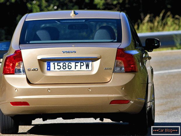 Volvo S40 автомобил: заден поглед