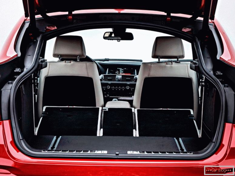 Багажниот простор на автомобилот BMW X4