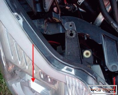 Заменете ги сијалиците и средното светло на Ford Focus 2